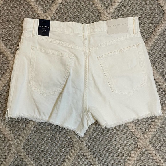 NWT! LUCKY BRAND Lucky Pins White Jean Short Frayed Hem - Picture 4 of 8